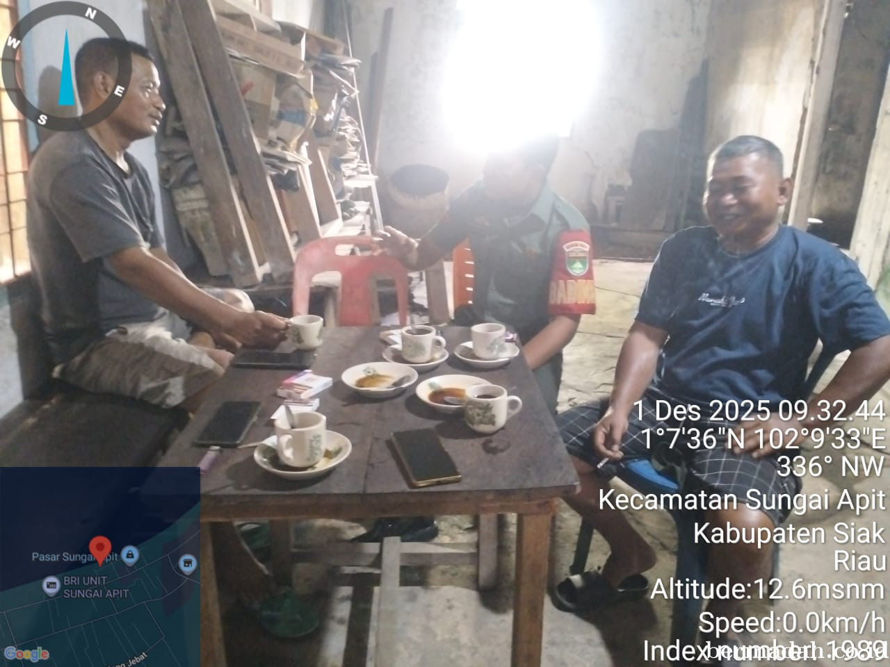 Senin 1 Desember, Babinsa Koramil 02/Sungai Apit Komsos di Jalan Kartini