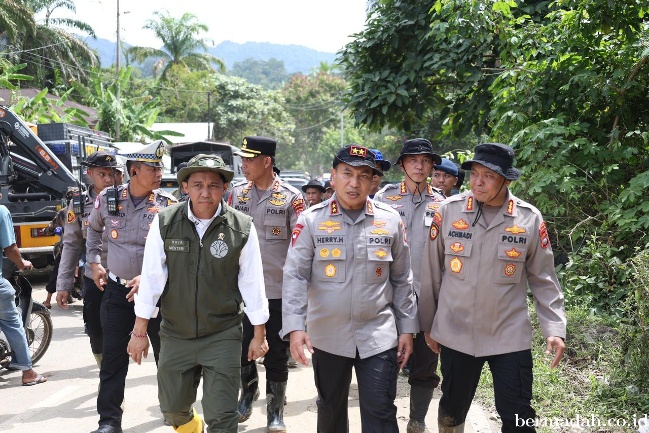 Menteri Kehutanan dan Kapolda Riau Turun ke Lokasi Bencana Agam, Evakuasi Korban Dipercepat