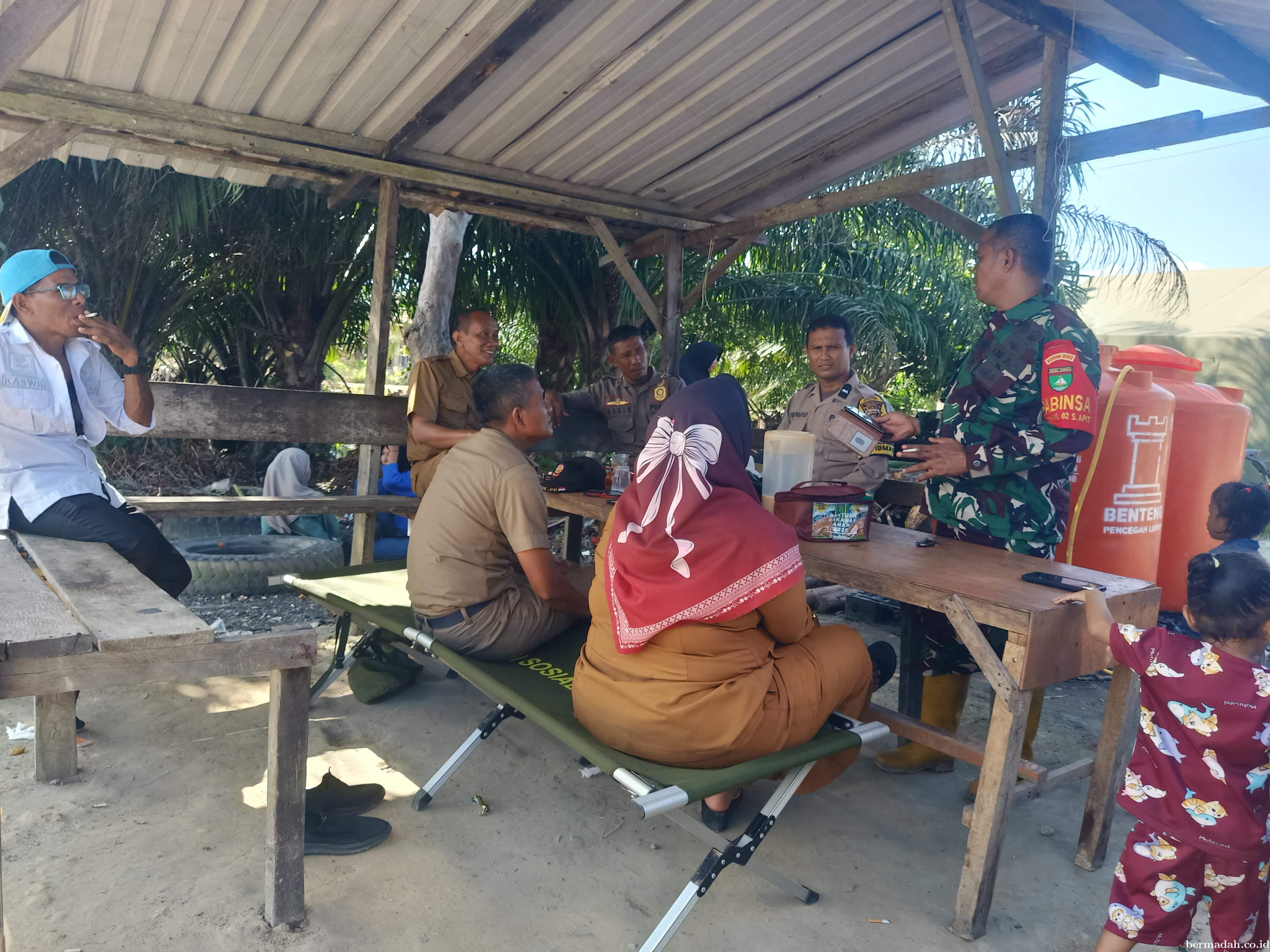 Jumat 26 Desember, Babinsa Koramil 02/Sungai Apit Komsos di Kampung Sungai Limau