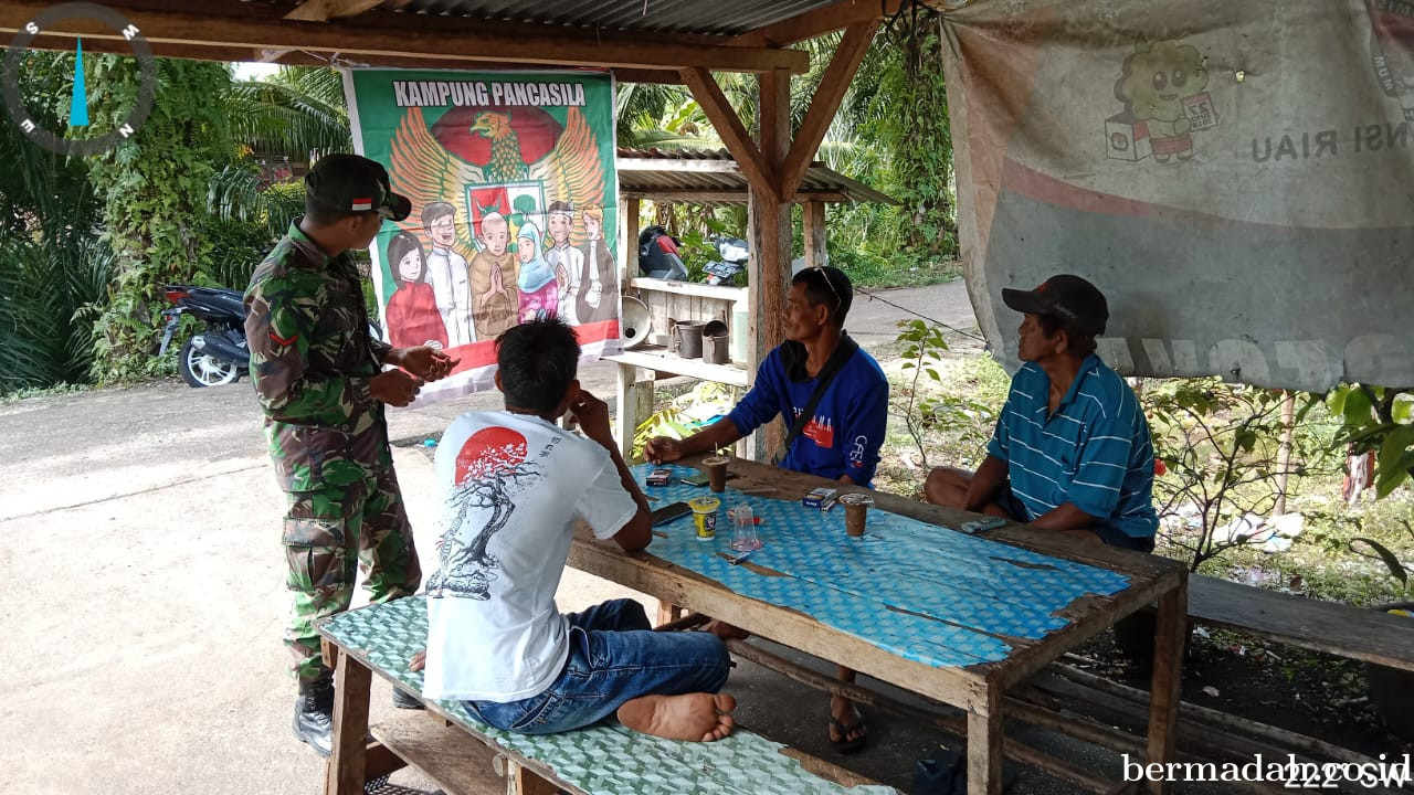 Selasa 30 Desember, Babinsa Koramil 02/SA Komsos dan Mensosialisasikan Nilai-Nilai Pancasila