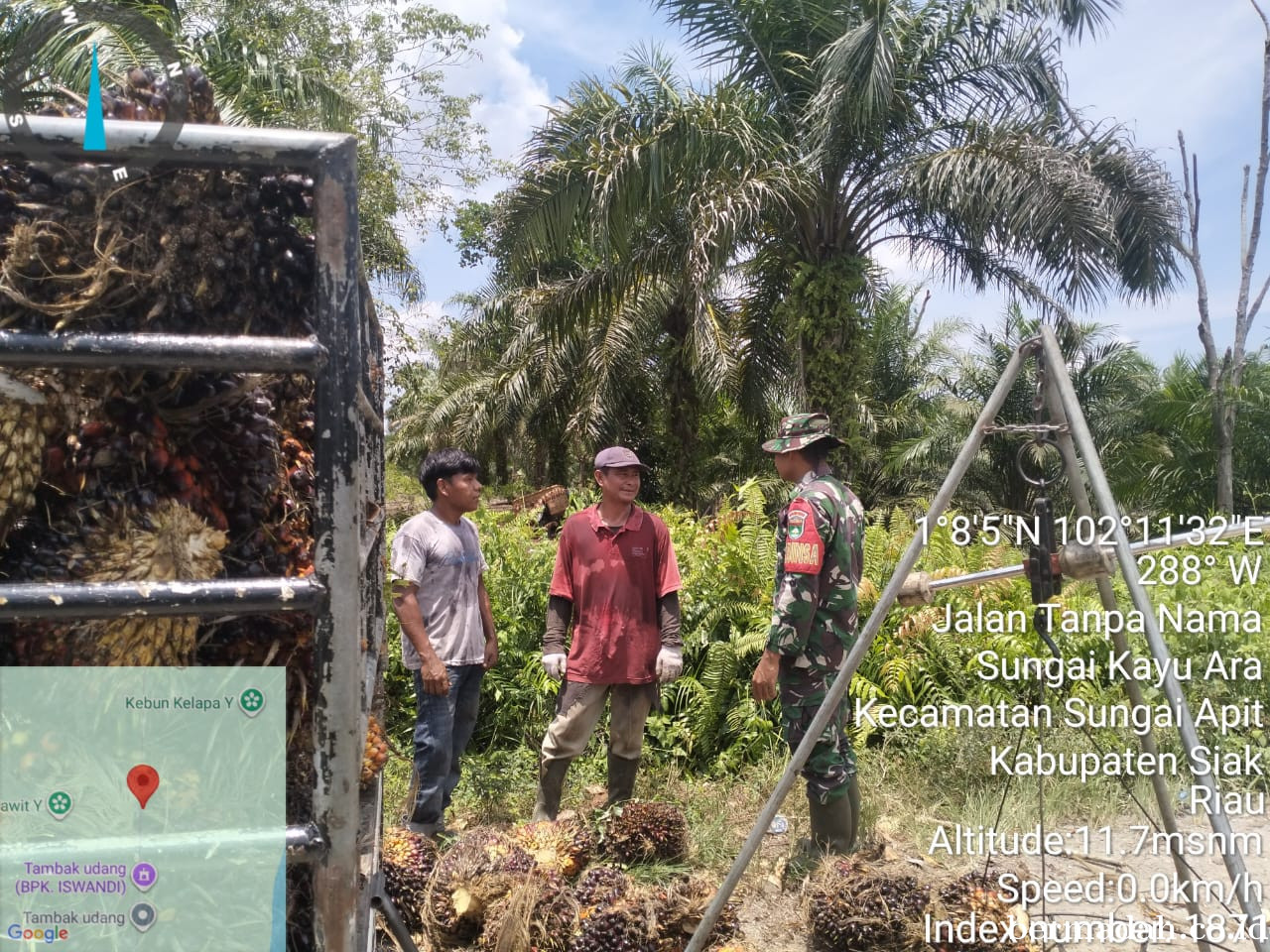 Rabu 31 Desember, Babinsa Koramil 02/Sungai Apit Komsos di Kampung Sungai kayu Ara