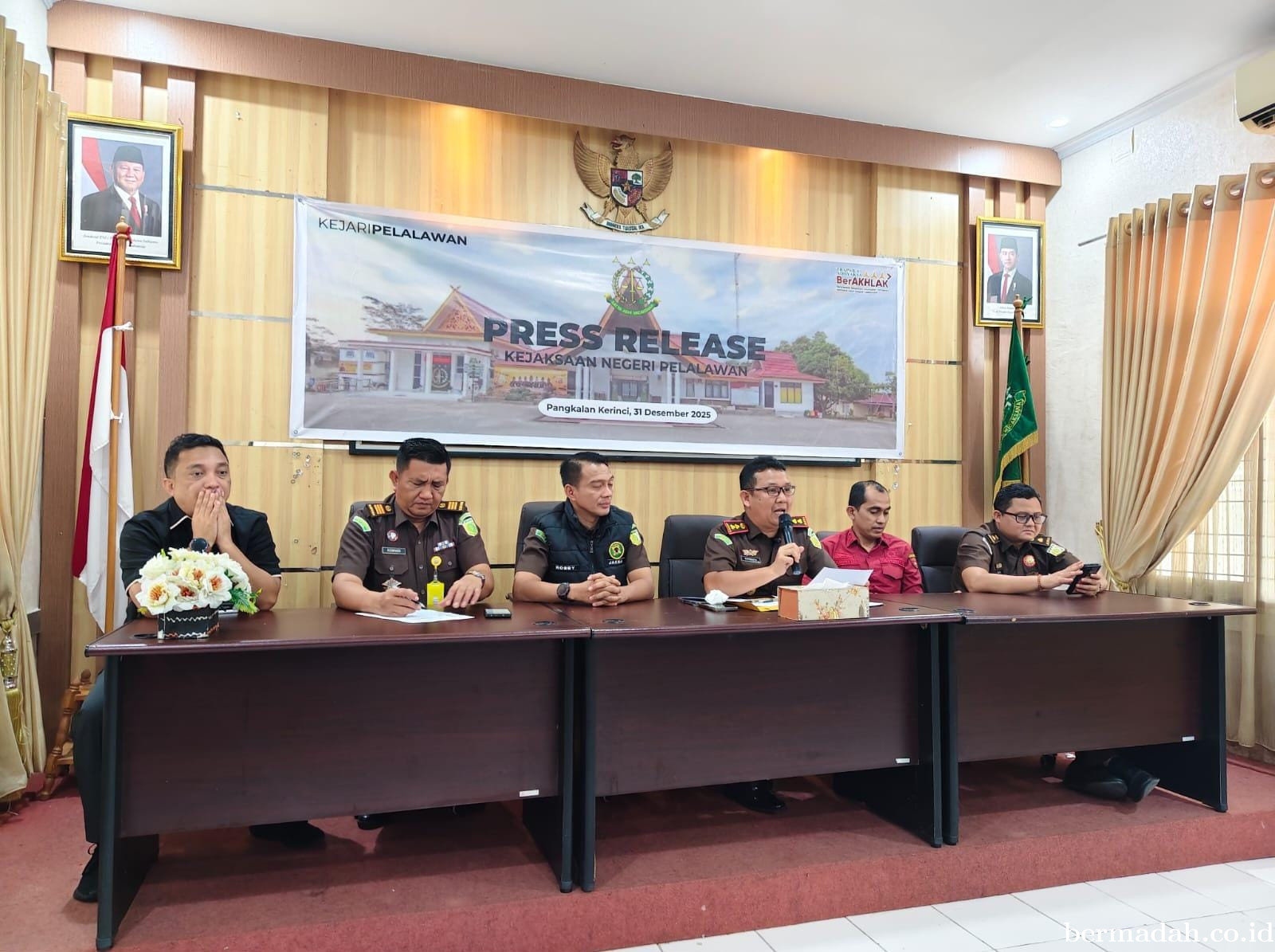 Press Release Akhir Tahun, Kajari Pelalawan Tegas Bongkar Korupsi Pupuk Subsidi Rp34 Miliar