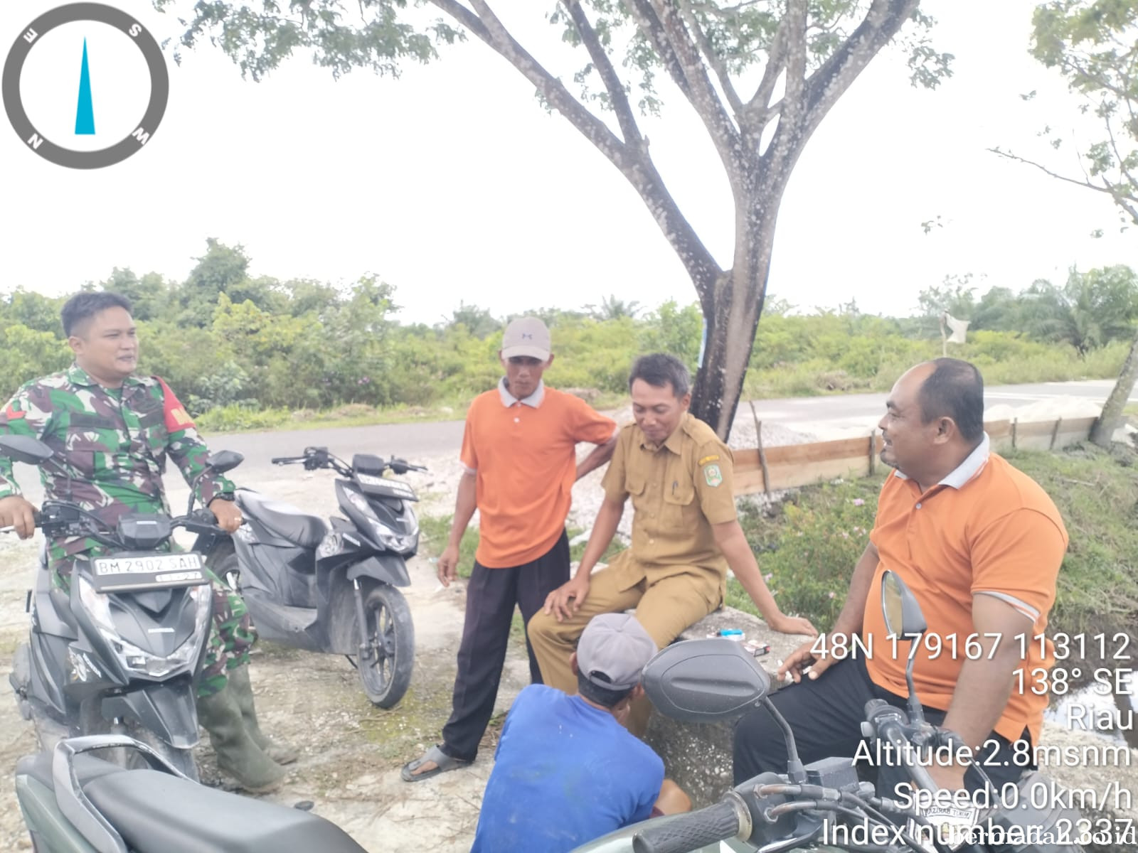 Senin 5 Januari Babinsa Koramil 02/Sungai Apit Komsos di Kampung Dusun Pusaka