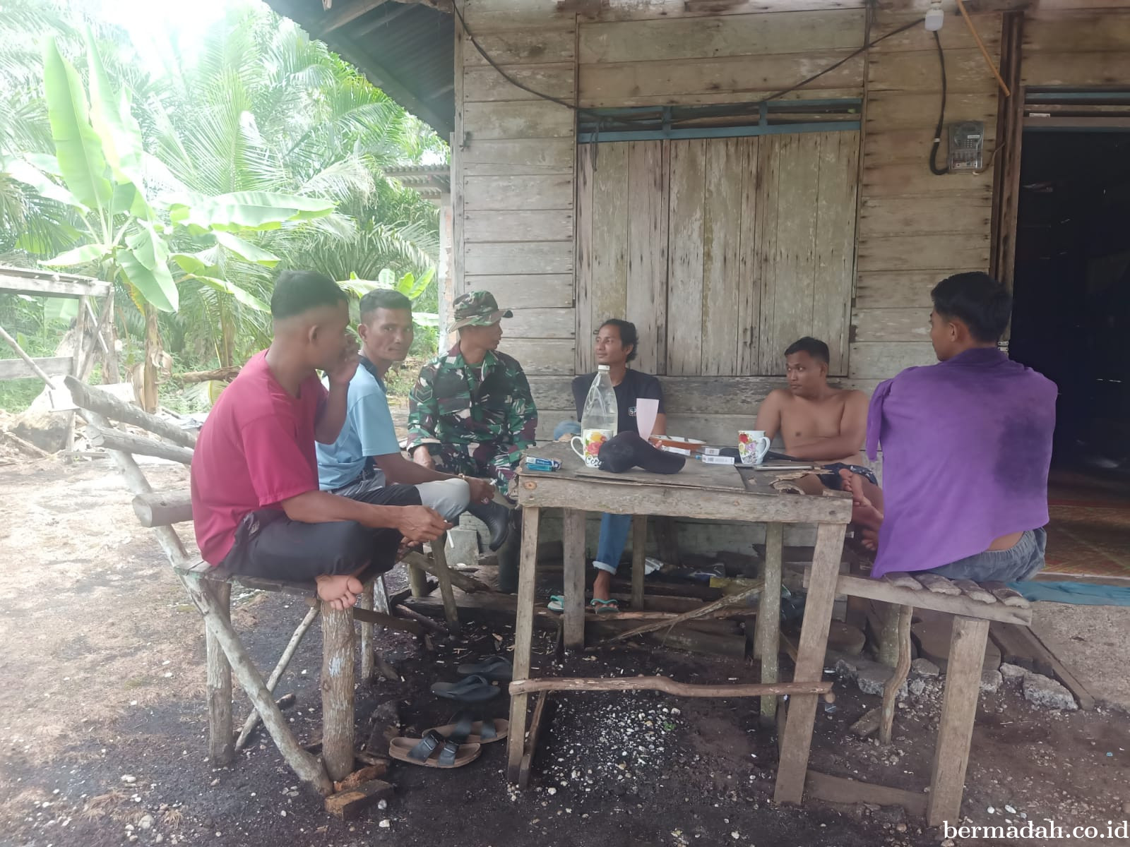 Minggu 18 Januari, Babinsa Koramil 02/Sungai Apit Komsos di Tj Kuras