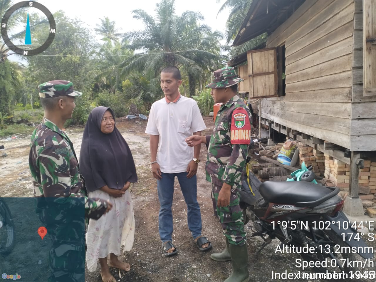 Kamis 29 Januari, Babinsa Koramil 02/Sungai Apit Komsos di Kampung Tanjung Kuras