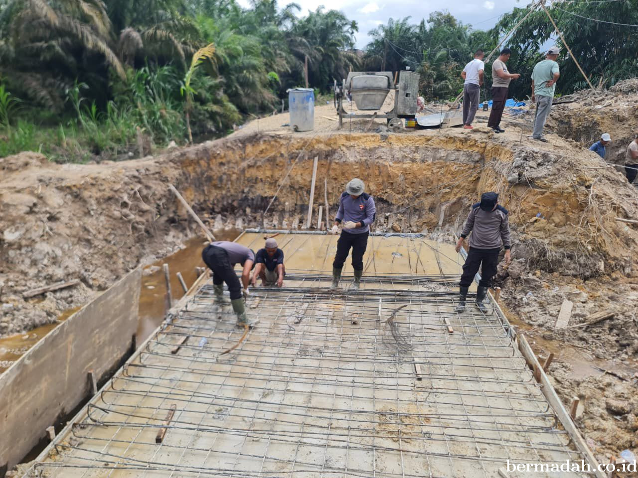 Jembatan Presisi Polri Kampung Melati Terus Dikebut