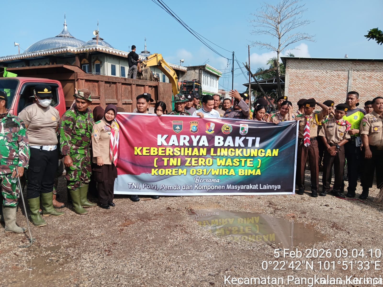TNI Zero Waste, Kodim 0313/KPR Bersihkan Pasar Baru Pangkalan Kerinci