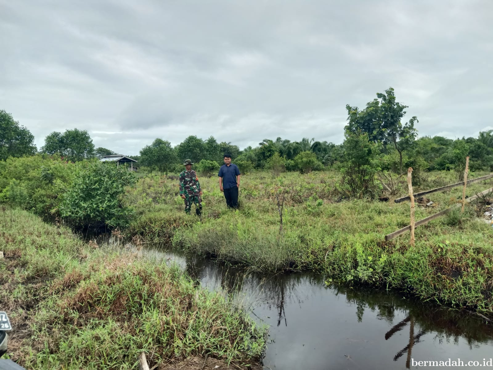 Penanggulangan Karhutla di Wilayah Koramil 02/Sungai Apit, Minggu 8 Februari