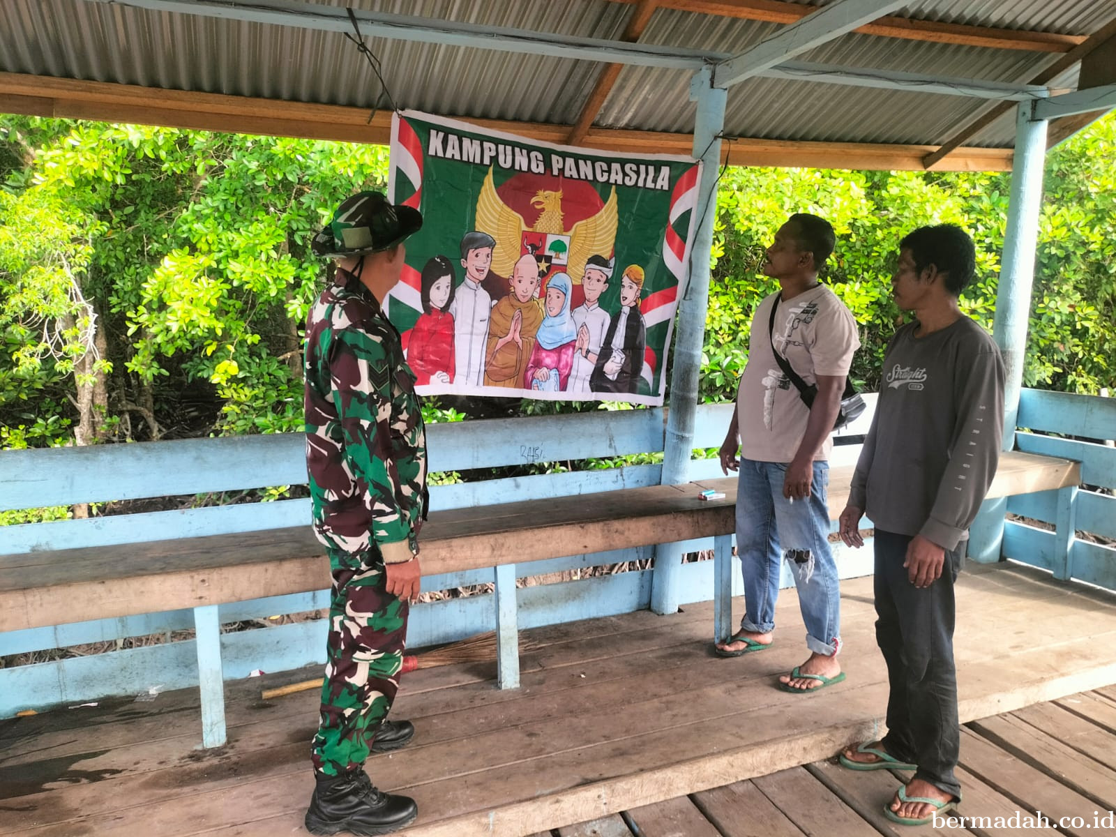 Kamis 12 Februari, Babinsa Koramil 02/SA Komsos dan Sosialisasi tentang Nilai-Nilai Pancasila