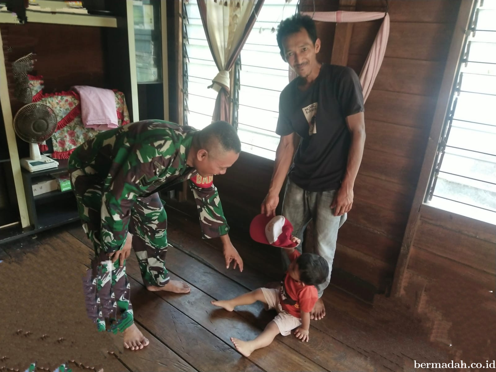 Jumat 13 Februari, Babinsa Koramil 02/SA Follow Up/Mengunjungi Anak Asuh Stunting