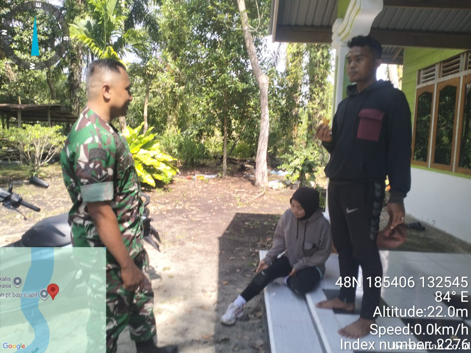 Senin 16 Februari, Babinsa Koramil 02/Sungai Apit Komsos di Kampung Bunsur