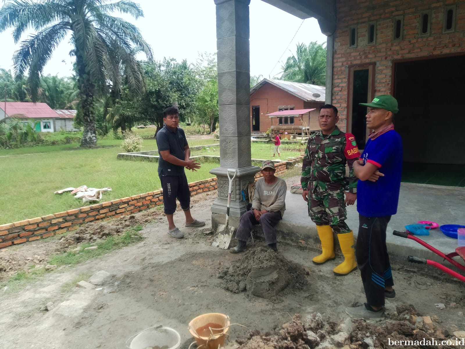Selasa 3 Maret, Babinsa Koramil 02/Sungai Apit Komsos di Kampung Teluk Mesjid