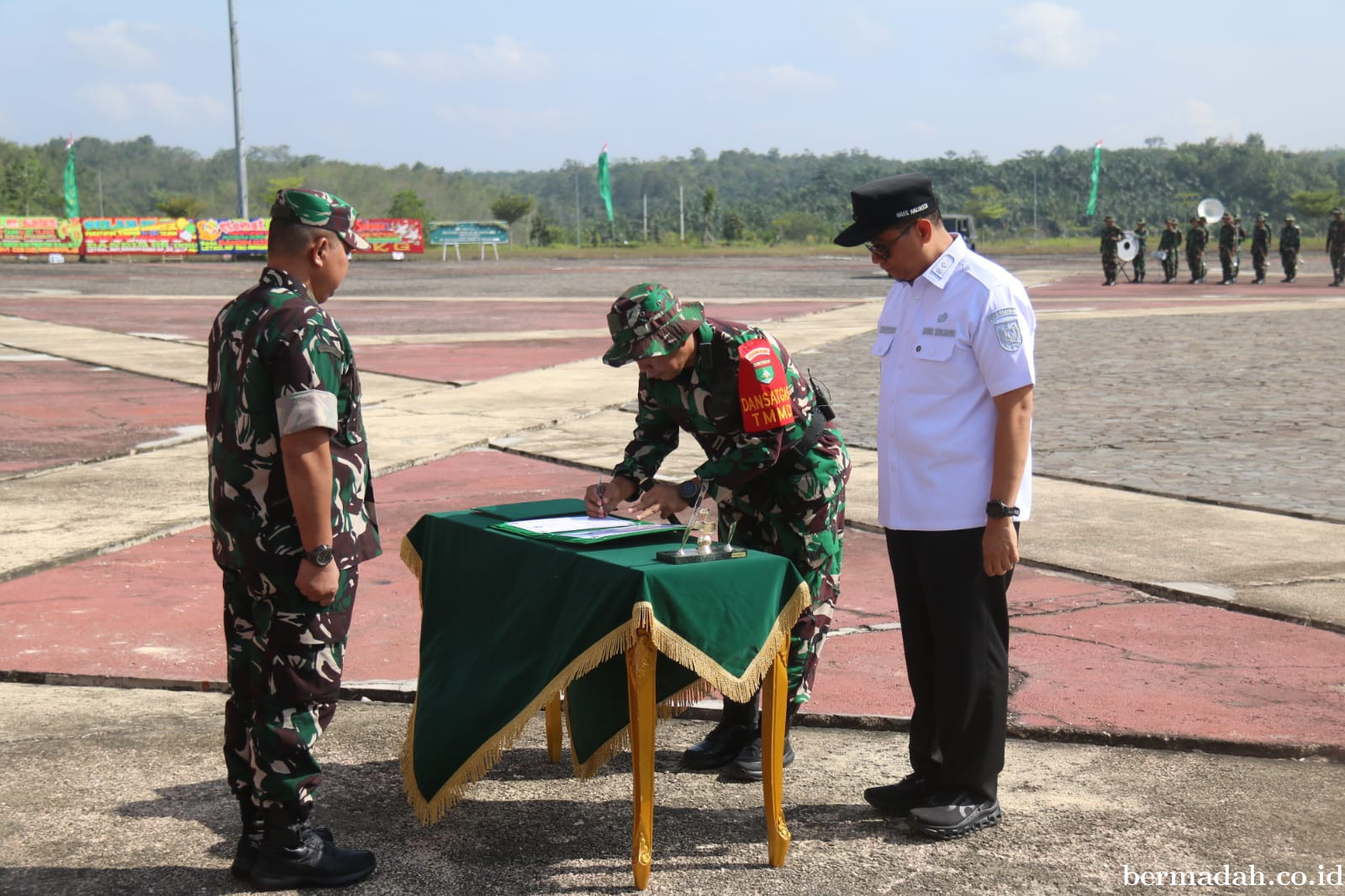 Kasdam XIX/Tuanku Tambusai Tutup TMMD ke-127 di Kota Pekanbaru