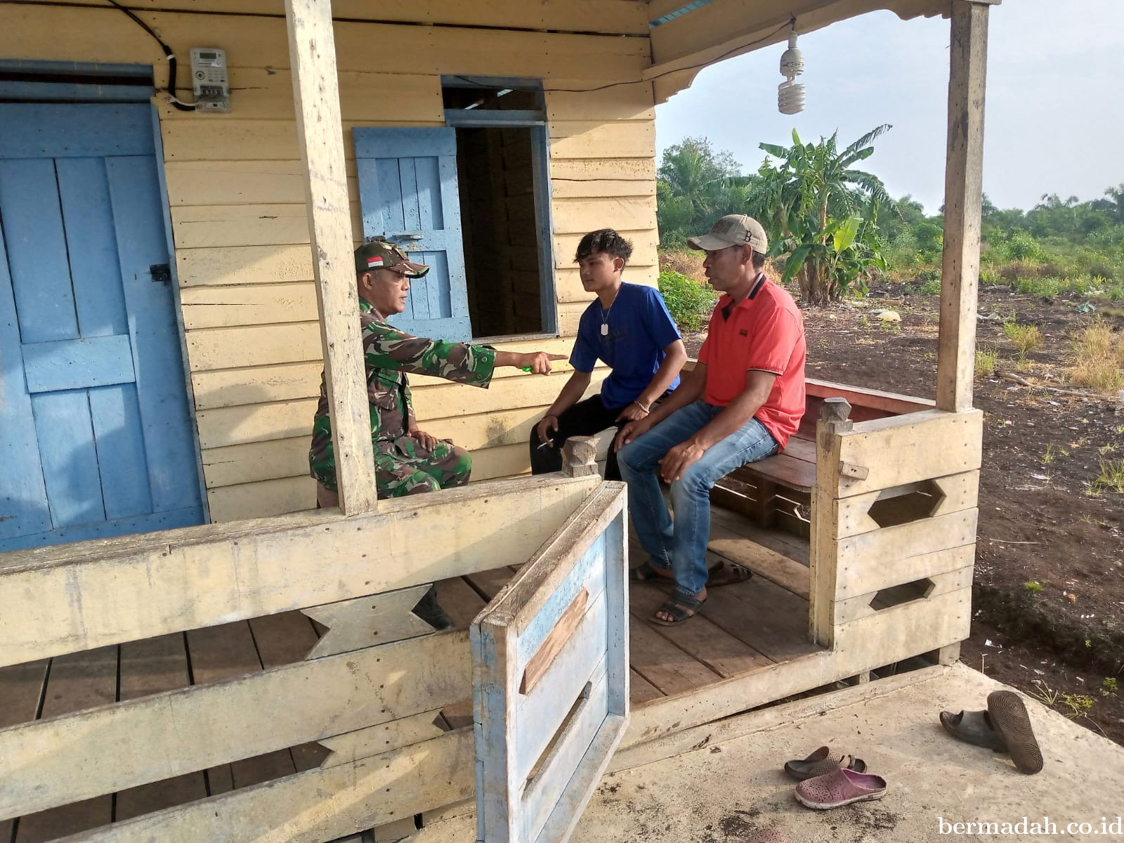 Kamis 12 Maret, Babinsa Koramil 02/Sungai Apit Komsos di Kampung Penyengat