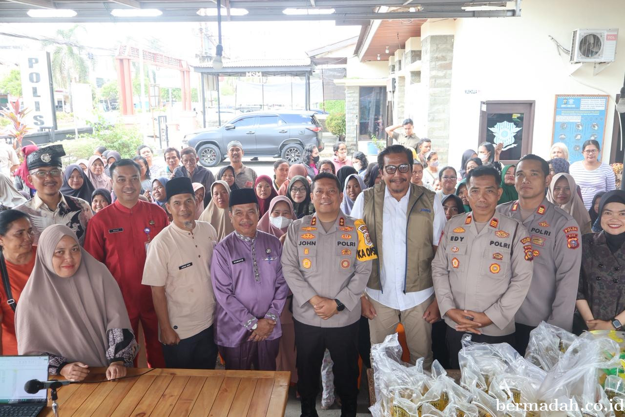 Polres Pelalawan Gelar Operasi Pasar Pangan Murah, Ratusan Warga Serbu Sembako Terjangkau