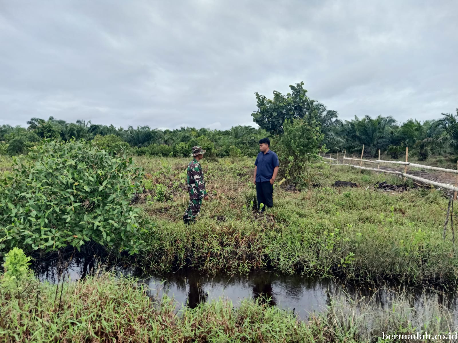 Penanggulangan Karhutla di Wilayah Koramil 02/Sungai Apit, Minggu 15 Maret