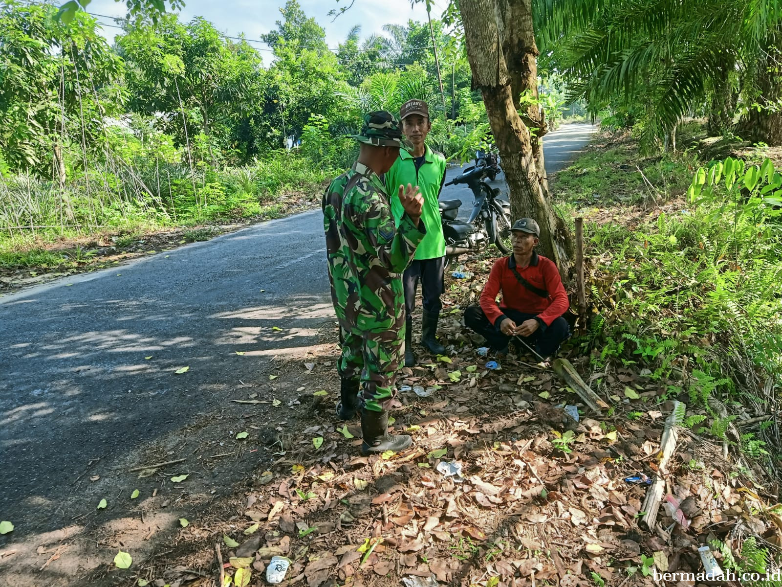 Jumat 20 Maret, Babinsa Koramil 02/Sungai Apit Komsos di Kampung Teluk Batil