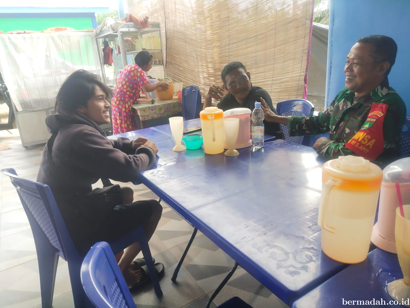 Senin 23 Maret, Babinsa Koramil 02/Sungai Apit Komsos di Kampung Dosan