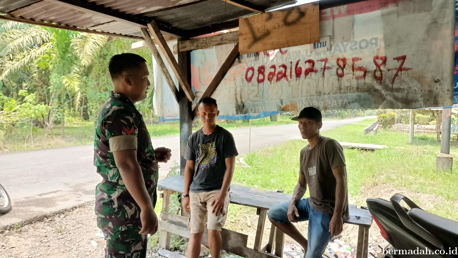 Sabtu 28 Maret, Babinsa Koramil 02/Sungai Apit Komsos di Kampung Benaya