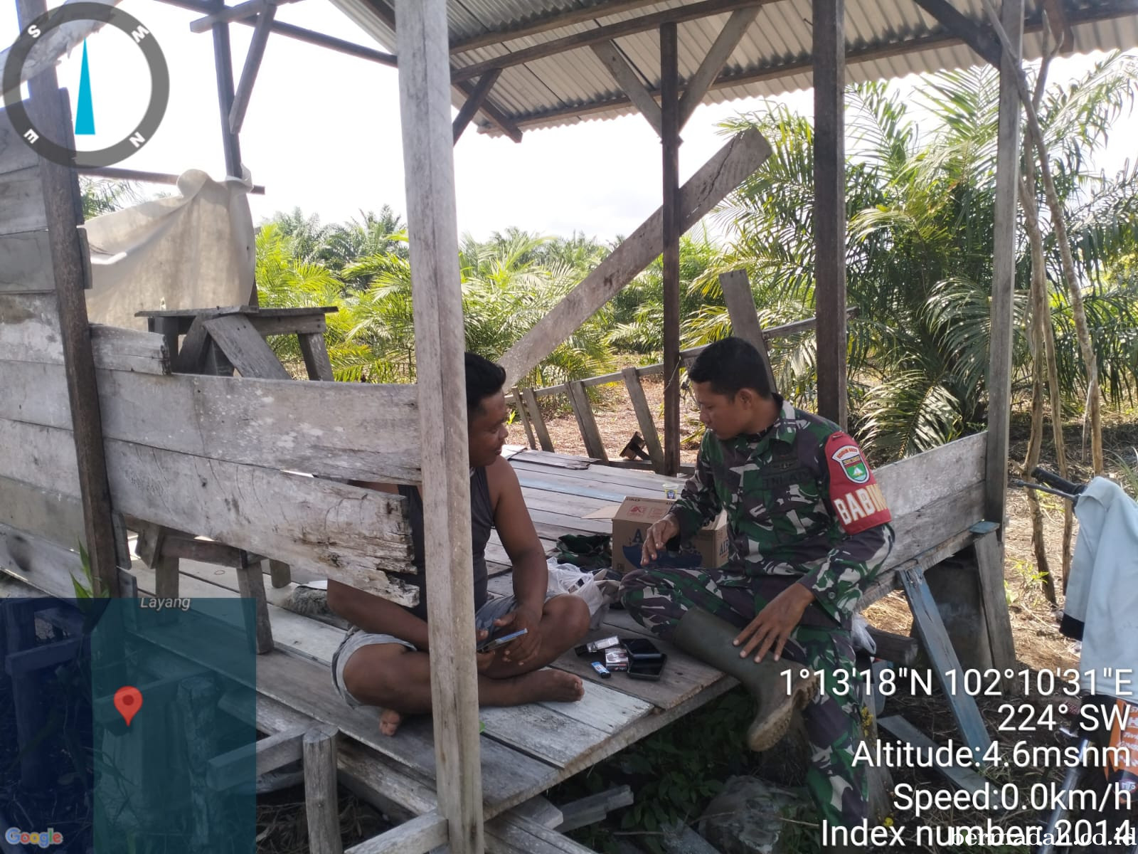 Minggu 29 Maret, Babinsa Koramil 02/Sungai Apit Komsos di Kampung Tanjung Kuras