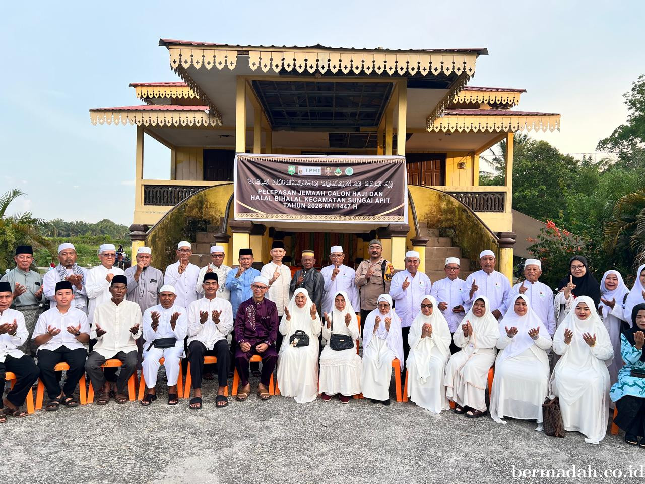 TepukTepung Tawar Calon Jemaah Haji oleh Lembaga Adat Melayu Kecamatan Sungai Apit