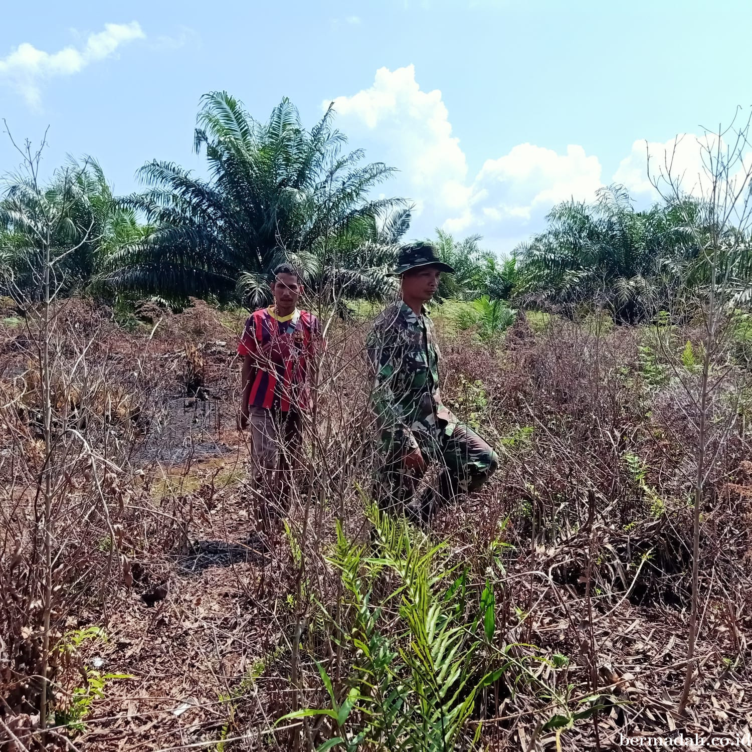 Penanggulangan Karhutla di Wilayah Koramil 02/Sungai Apit, Selasa12 Mei