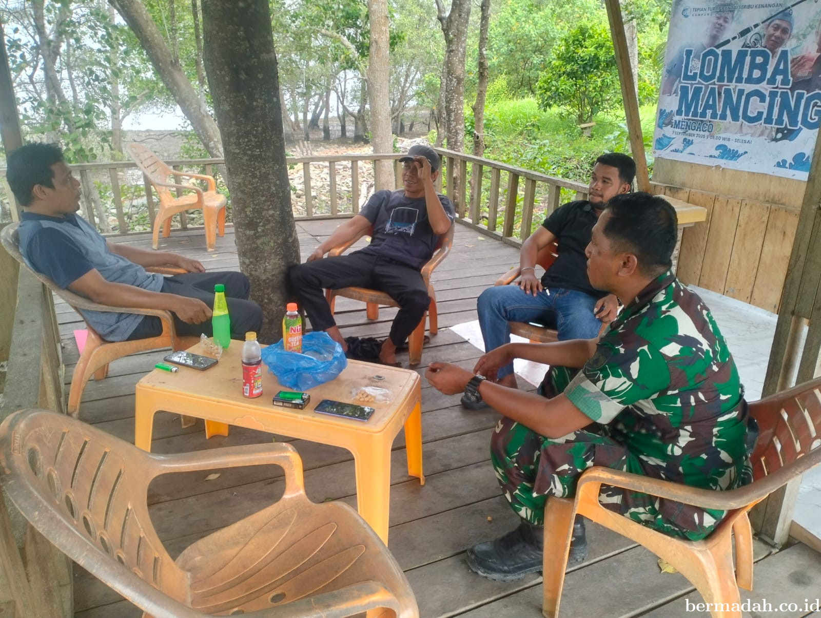 Sabtu 16 Mei, Babinsa Koramil 02/Sungai Apit, Komsos di Kampung Bunsur