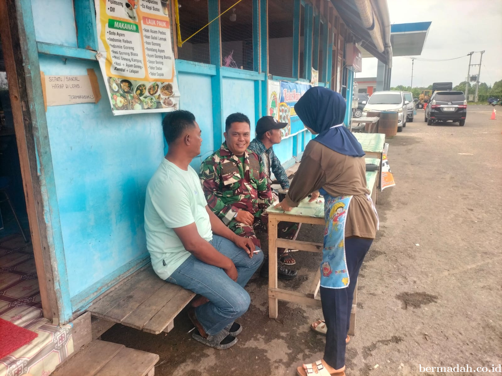 Minggu 17 Mei, Babinsa Koramil 02/Sungai Apit, Komsos di Kampung Mengkapan