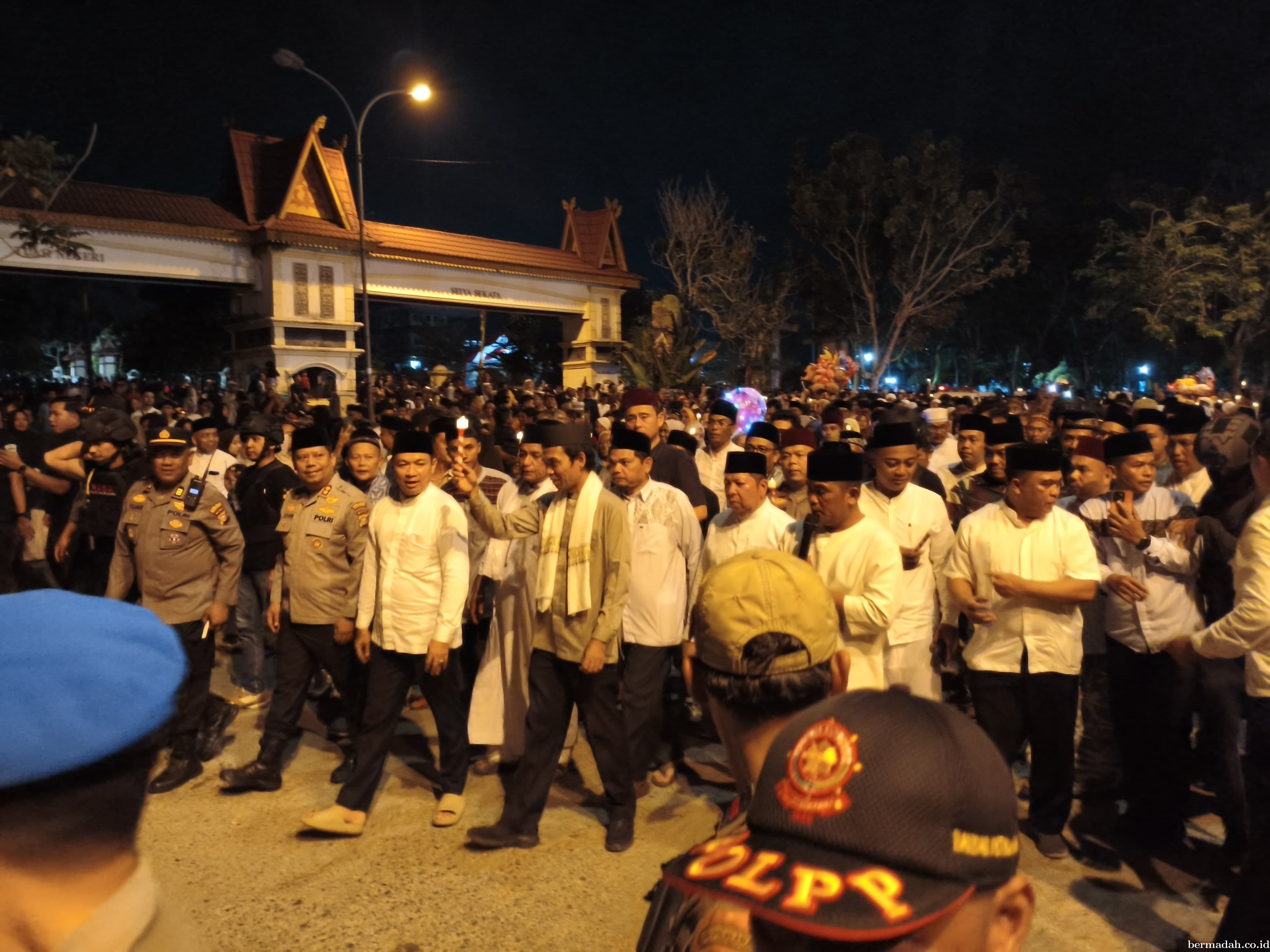 UAS Hadiri Semarak 1 Muharram di Pelalawan, 2.000 Warga Ikuti Tausiyah dan Pawai Obor