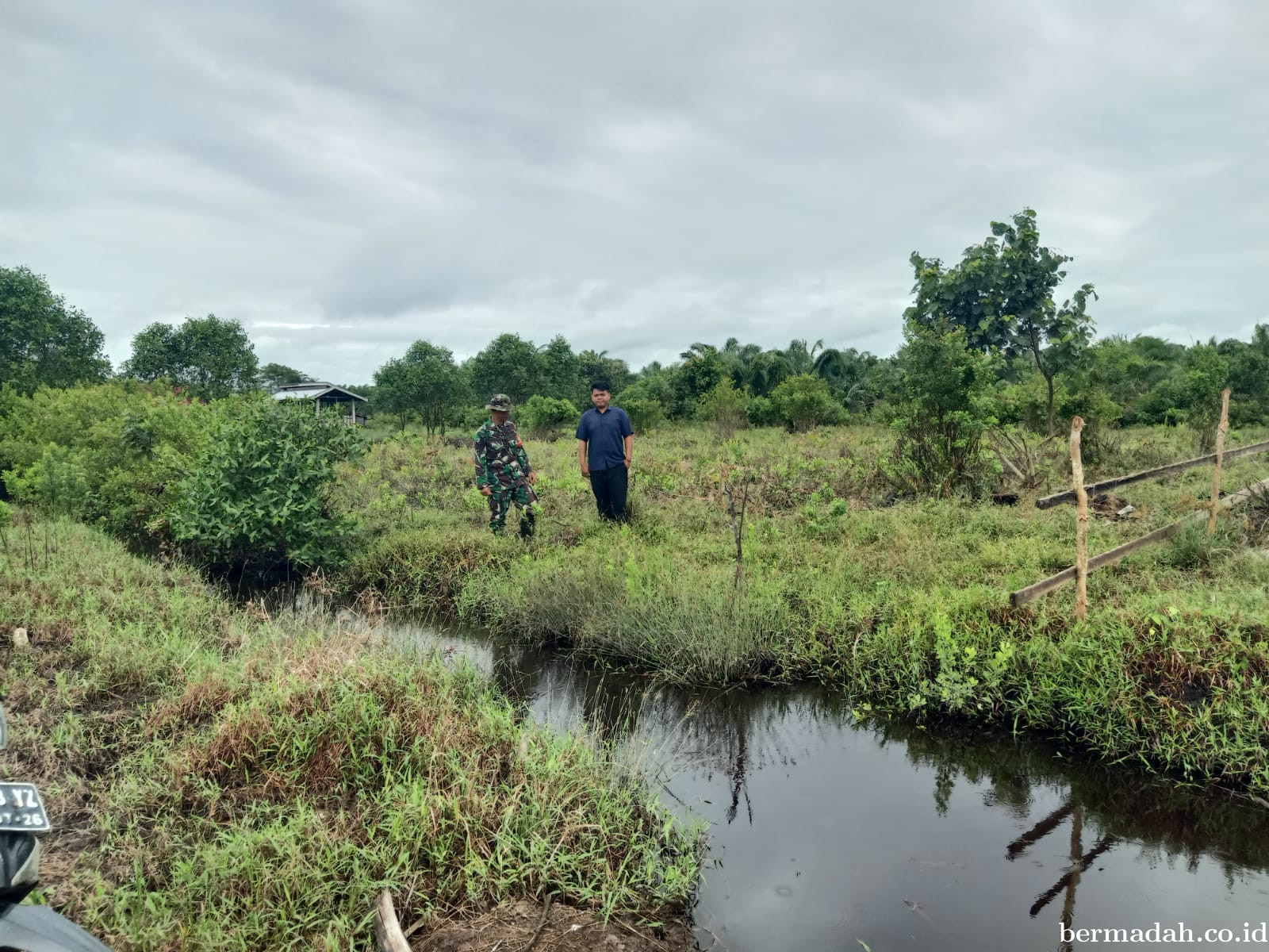 Penanggulangan Karhutla di Wilayah Koramil 02/Sungai Apit Senin 6 Juli 