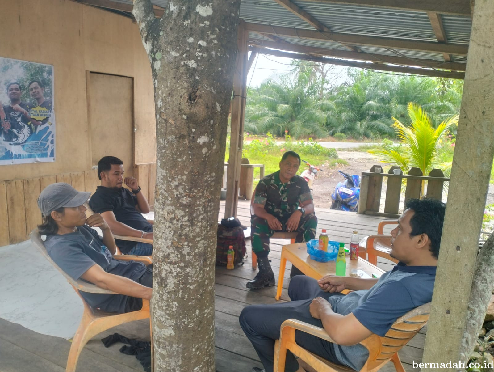 Sabtu 11 Juli, Babinsa Koramil 02/Sungai Apit Komsos di Kampung Bunsur