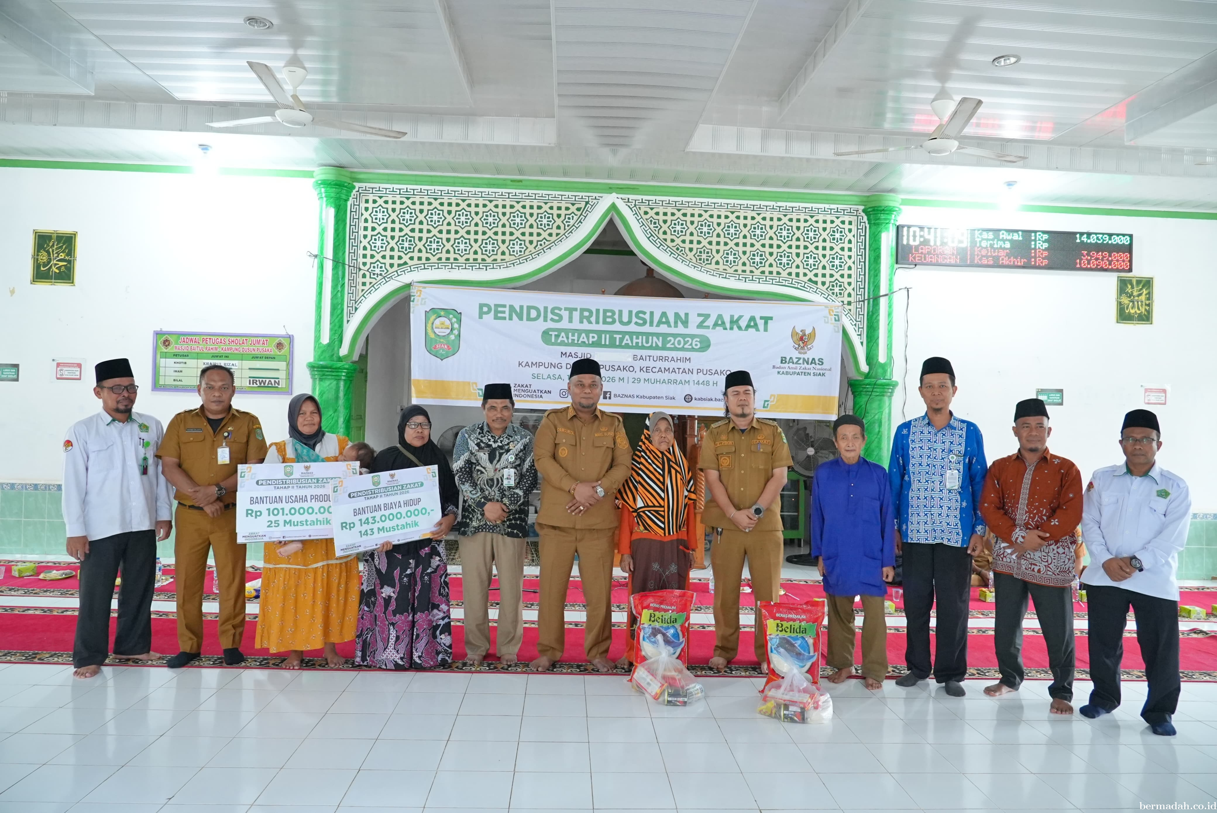 Wabup Syamsurizal Serahkan Zakat Konsumtif, Dorong Mustahik Menjadi Muzaki