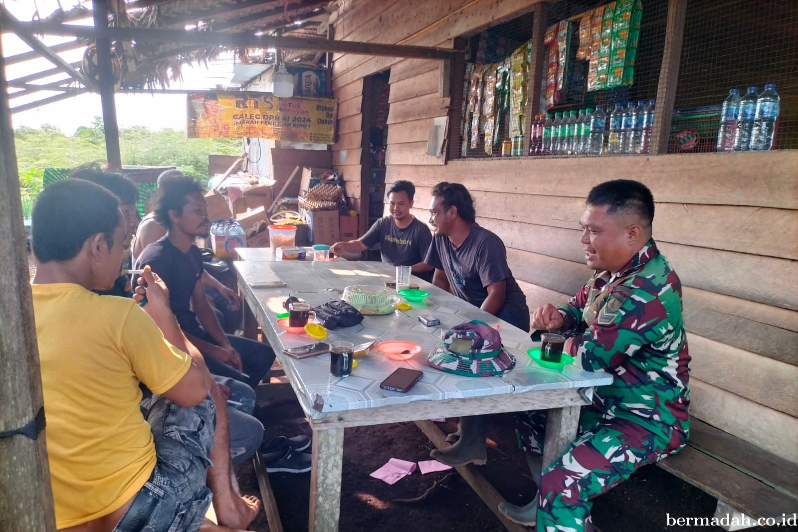 Sabtu 18 Juli, Babinsa Koramil 02/Sungai Apit Komsos di Kampung Sungai Rawa