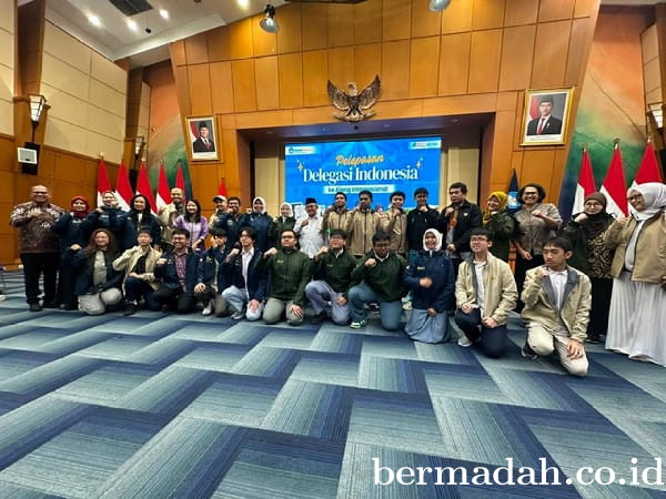 Prof Abdul Muti Lepas Dua Murid MAN 1 Pekanbaru Menuju Olimpiade Sains Internasional