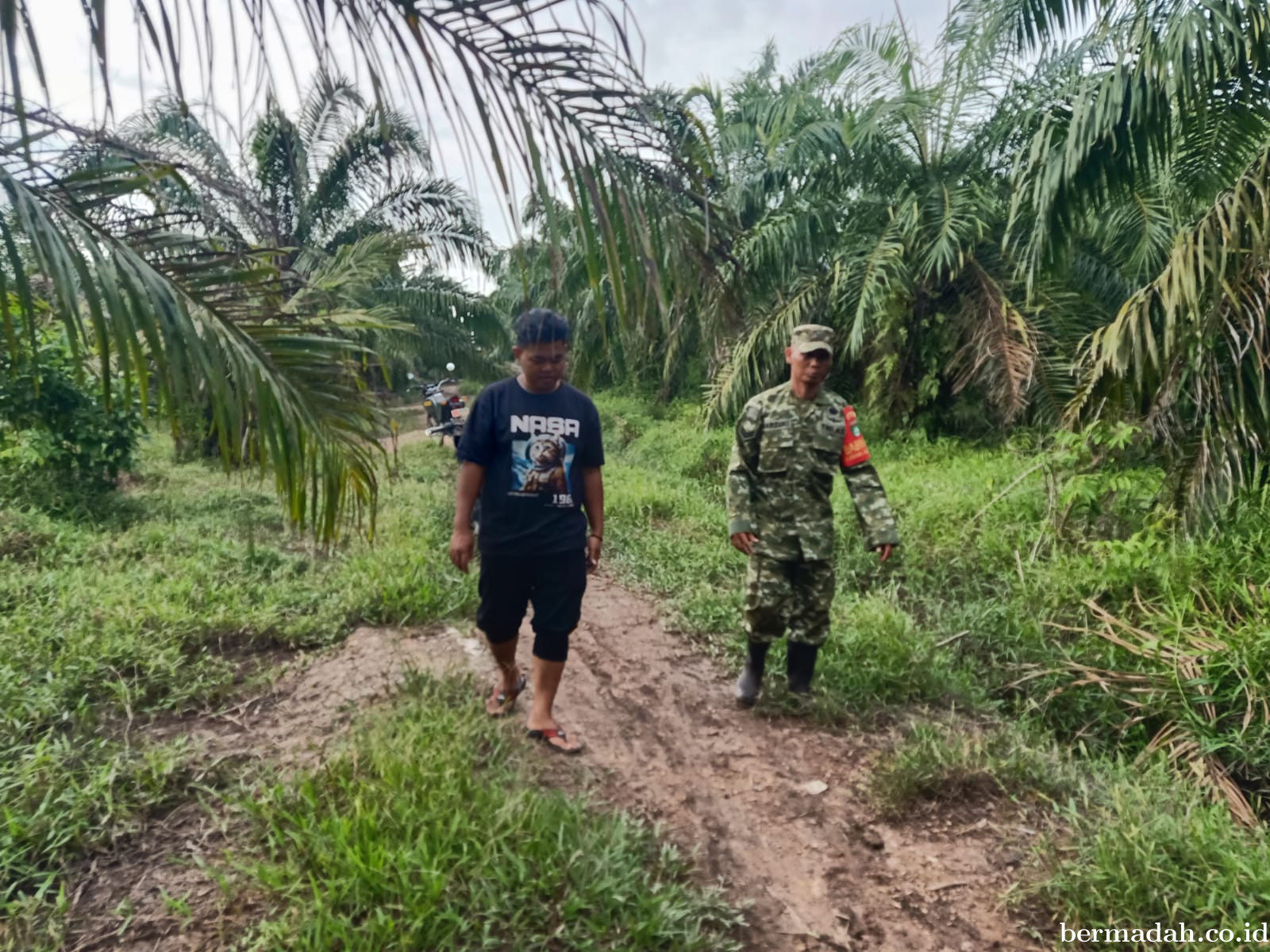 Penanggulangan Karhutla di Wilayah Koramil 02/Sungai Apit, Jumat 24 Juli