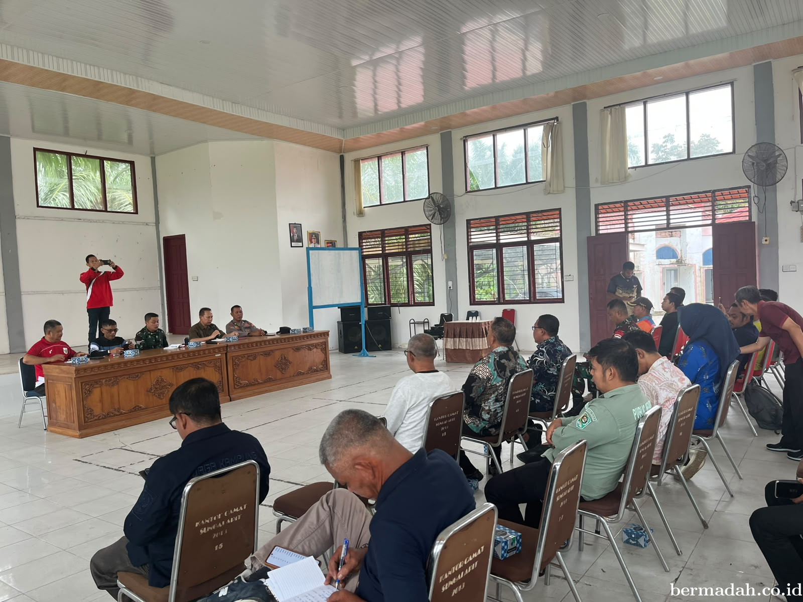 Rapat Persiapan dan Pembentukan Panitia HUT ke-81 RI Tahun 2026 Kecamatan Sungai Apit