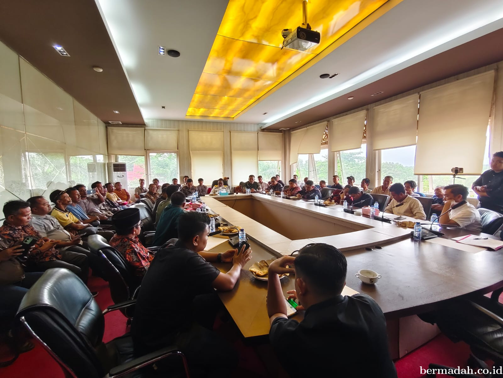 Bupati Pelalawan Tegaskan Mediasi Sengketa Lahan Mak Teduh Dilanjutkan