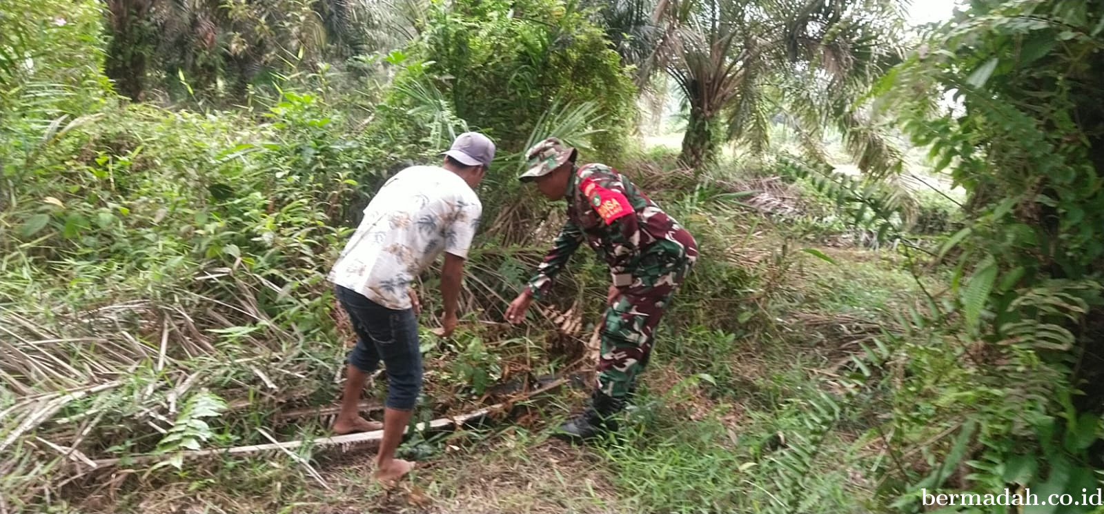 Penanggulangan Karhutla di Wilayah Koramil 02/Sungai Apit Kamis 6 Agustus