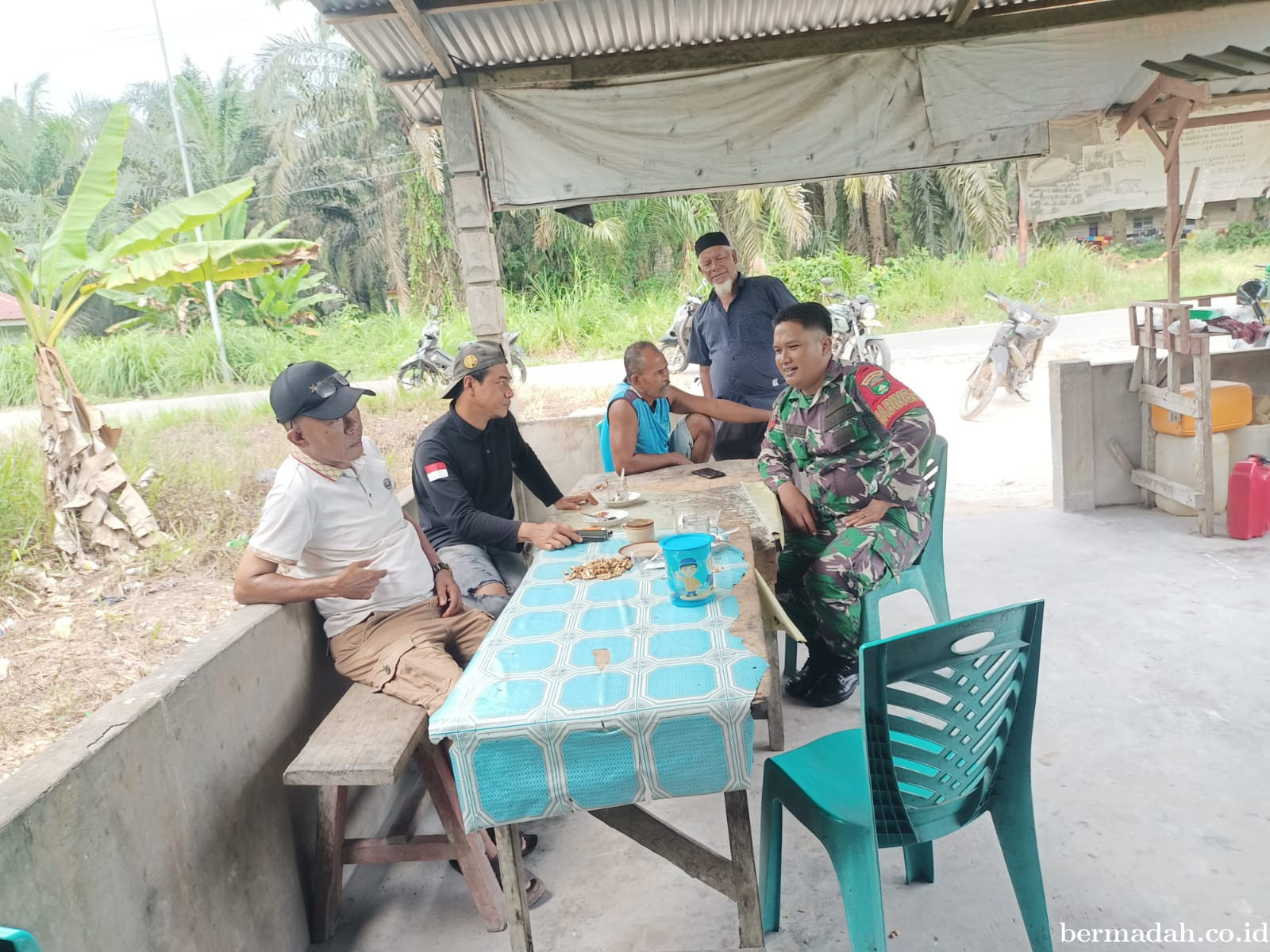 Sabtu 8 Agustus, Babinsa Koramil 02/Sungai Apit Komsos kepada Masyarakat Kampung Perincit