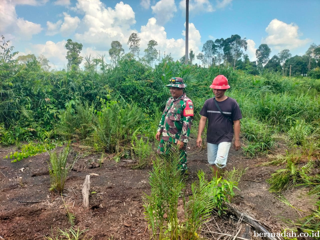 Penanggulangan Karhutla di Wilayah Koramil 02/Sungai Apit, Selasa 11 Agustus