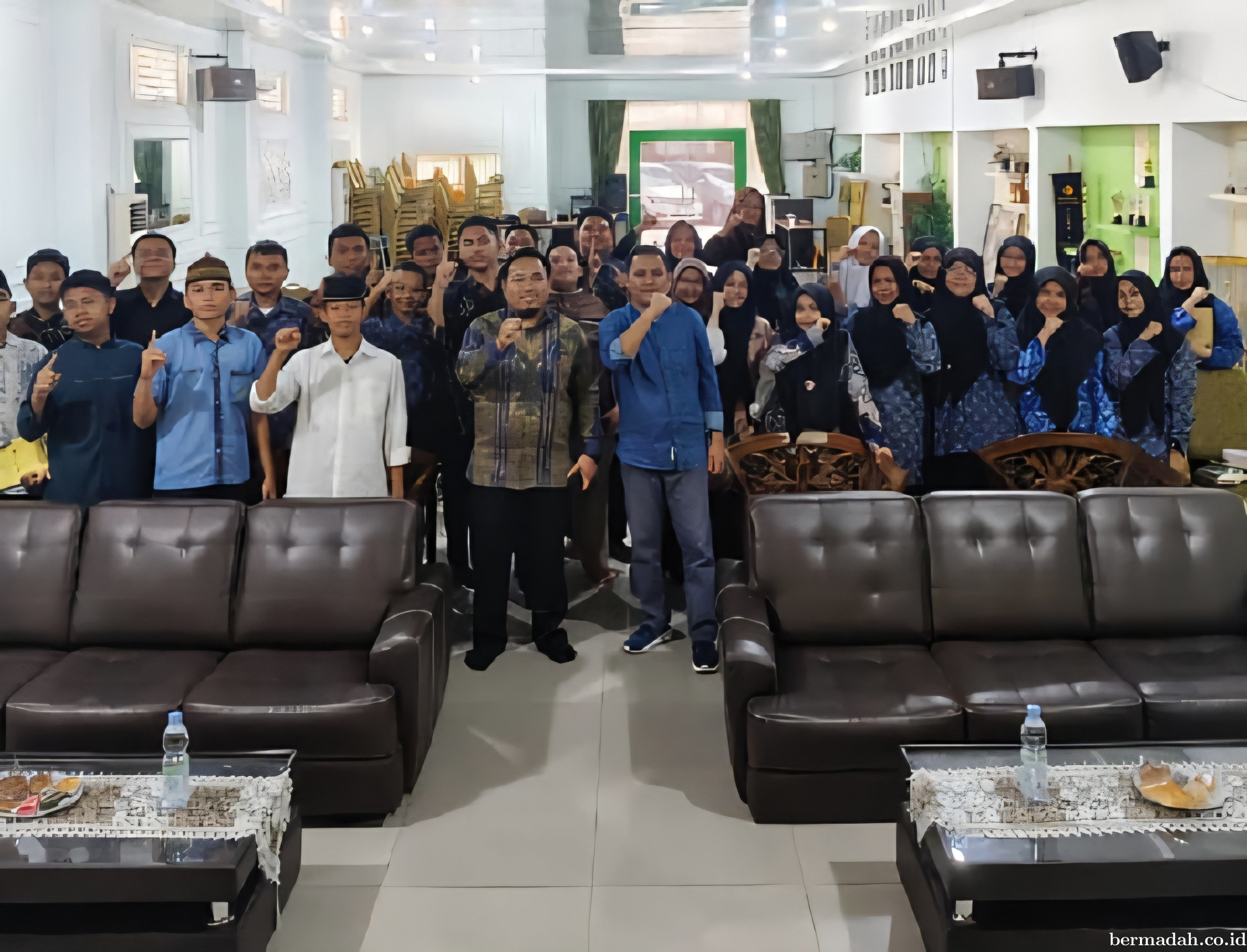 Murid Program Entrepreneur MAN 1 Pekanbaru Belajar Menangkap Peluang Bersama Dr Sarli Rahman