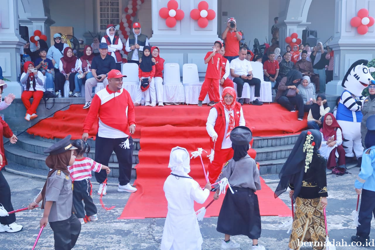 Semangat Kemerdekaan Warnai Karnaval Budaya di Siak