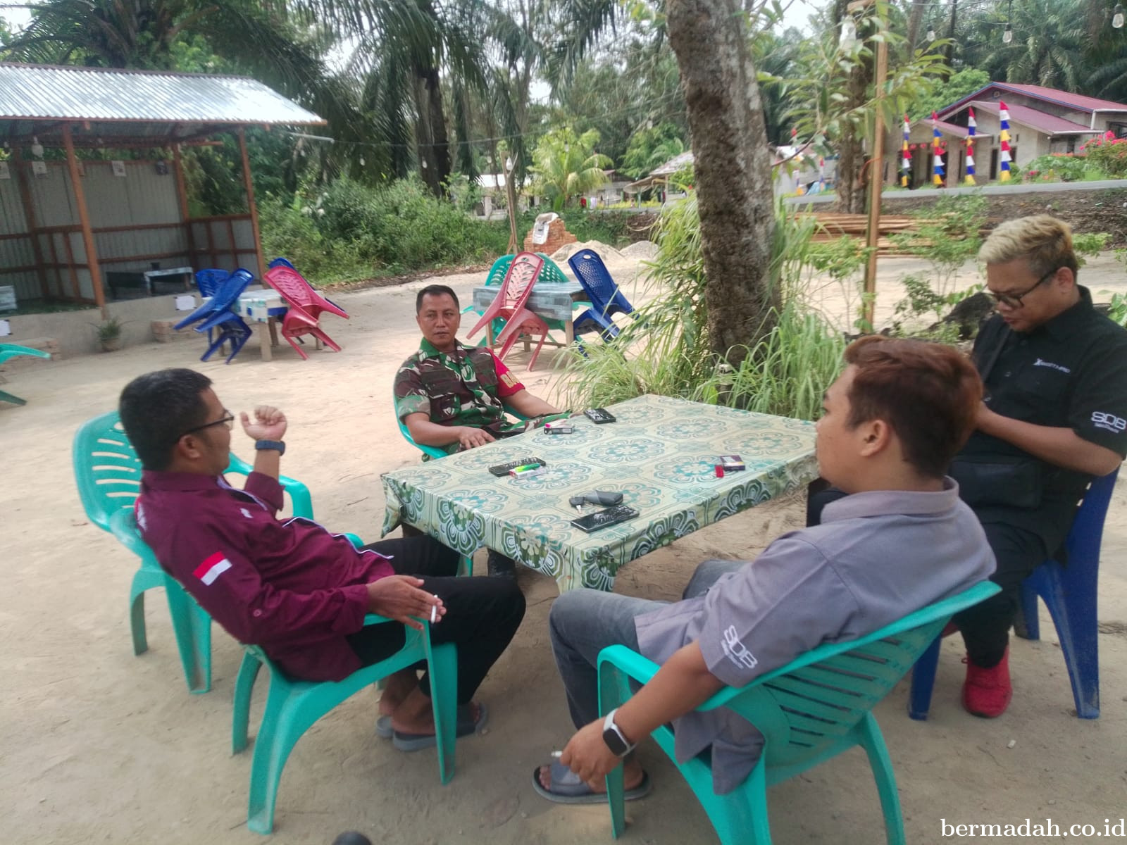 Sabtu 22 Agustus, Babinsa Koramil 02/Sungai Apit Komsos di Kampung Teluk mesjid