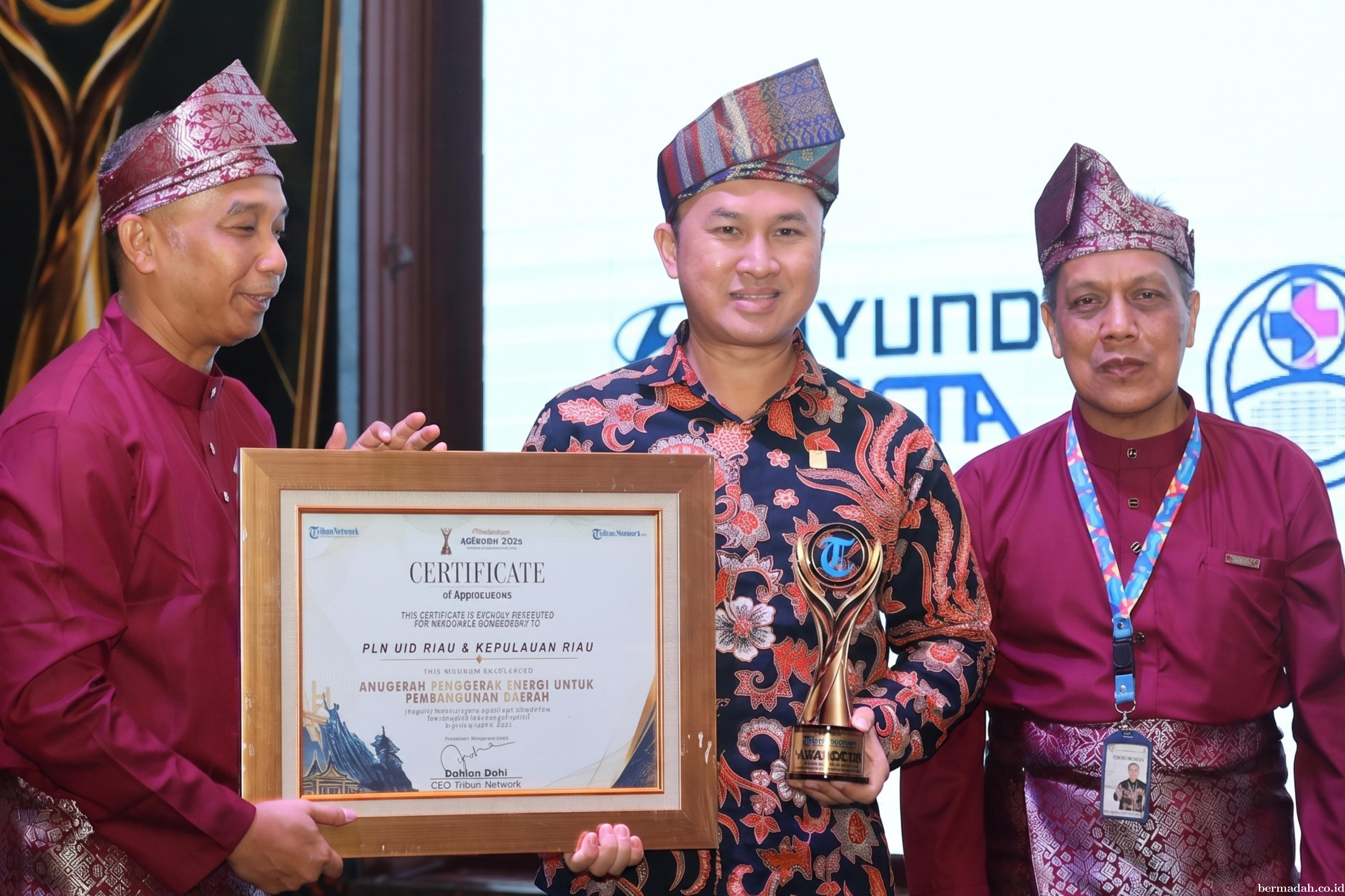 PLN UID Riau dan Kepulauan Riau Raih Penghargaan Penggerak Energi untuk Pembangunan Daerah