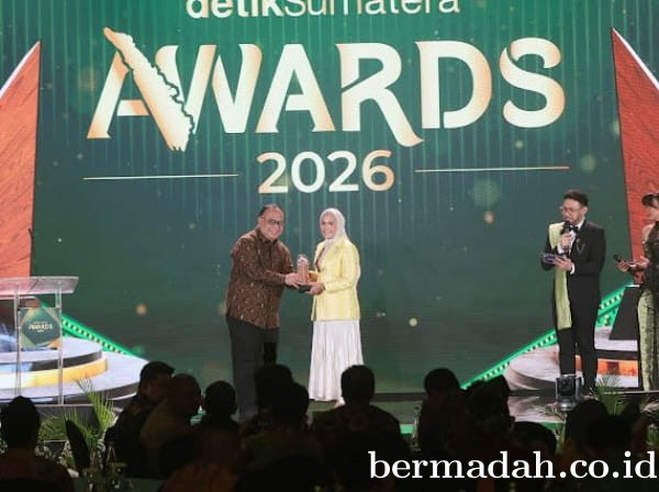 Dr Karmila Sari Raih Penghargaan Legislator Peduli Pemerataan Pendidikan