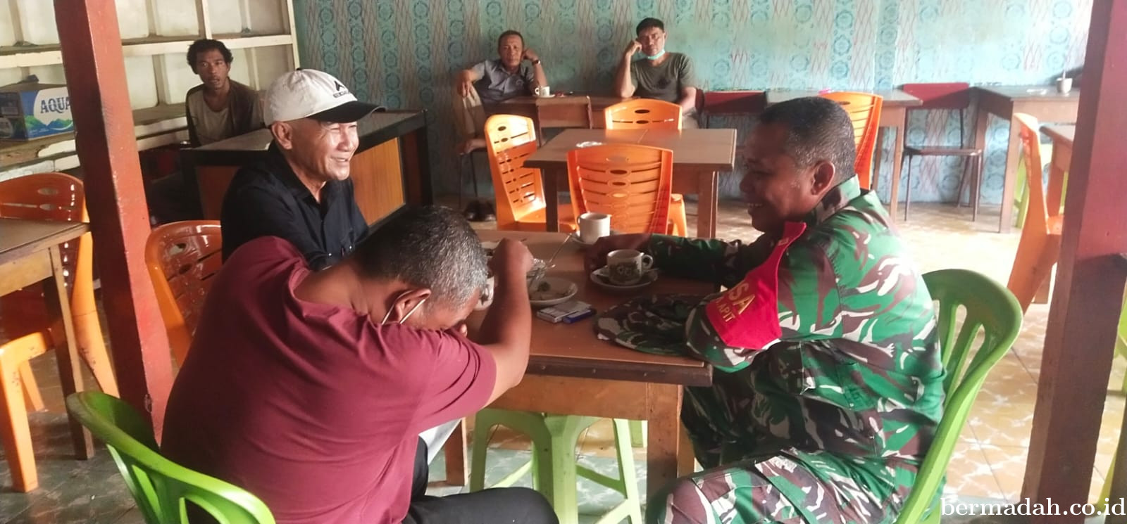 Minggu 30 Agustus, Babinsa Koramil 02/Sungai Apit Komsos di Kampung Dosan