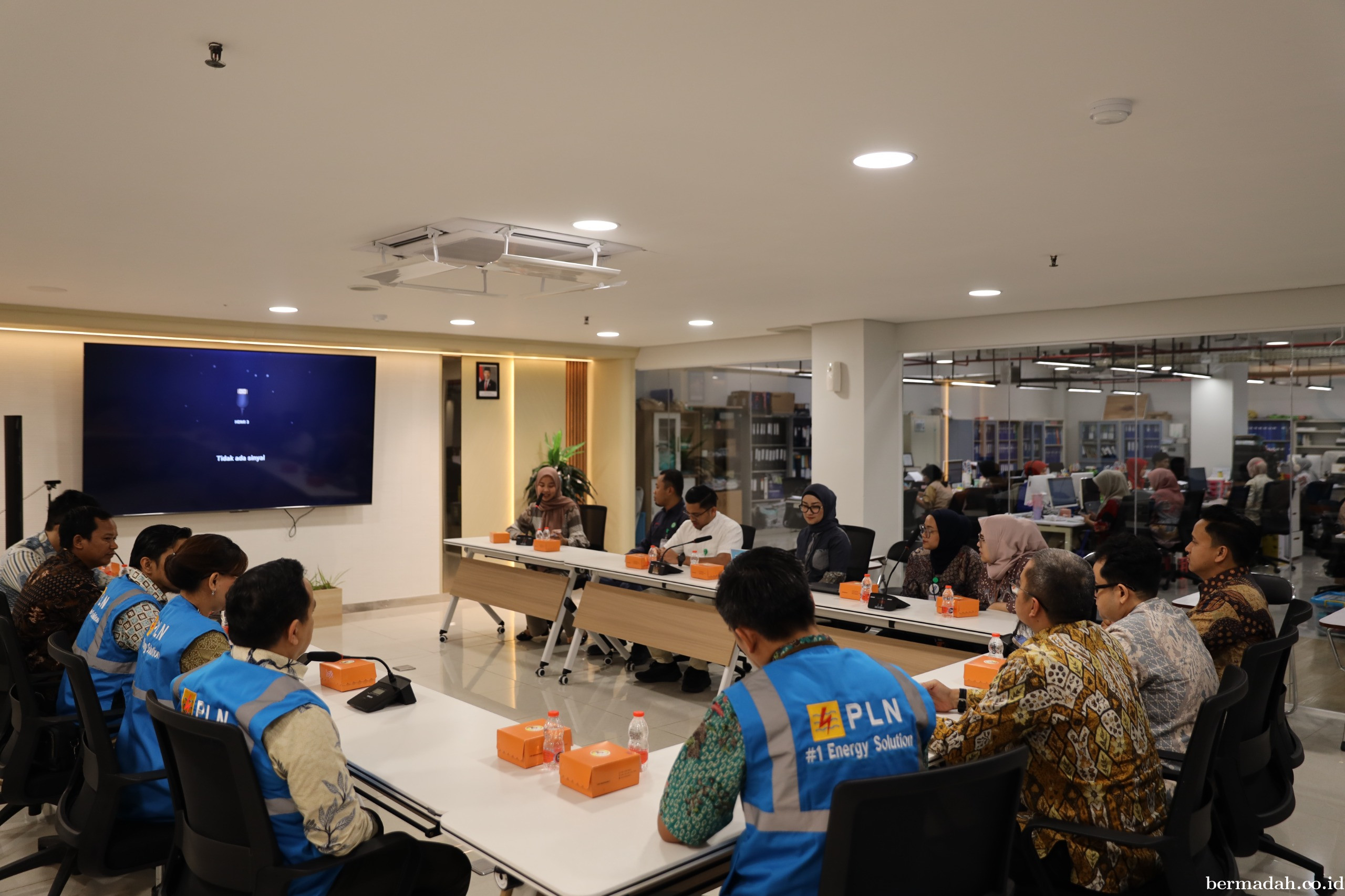 Peringati Hari Pelanggan Nasional,PLN UID Riau danKepri Perkuat Sinergi dengan RS Awal Bros Sudirman