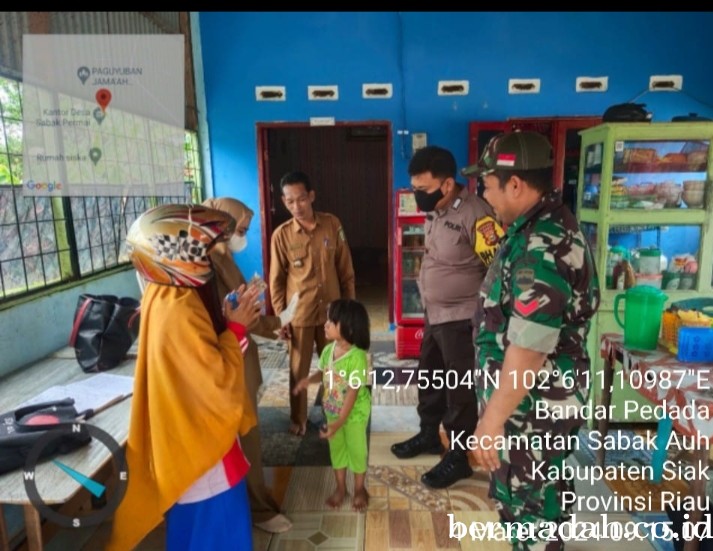 Senin 4 Maret 2024 Anggota Koramil 06/Pwk Sabak Auh Laksanakan pengecekan anak stunting