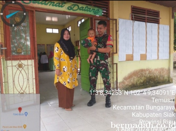 Rabu 3 April 2024 Anggota Koramil 06/Pwk Sabak Auh Laksanakan pengecekan anak stunting