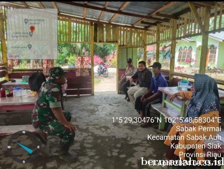 Kamis 11 April 2024 Babinsa Koramil 06/PWK Sabak Auh Komsos di Kampung Sabak Permai